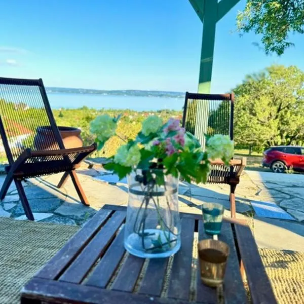 Lake Balaton Panorama Mansion, hotel en Révfülöp