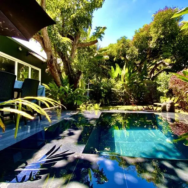 Tiny house with pool near Vaiava beach, hotel in Punaauia