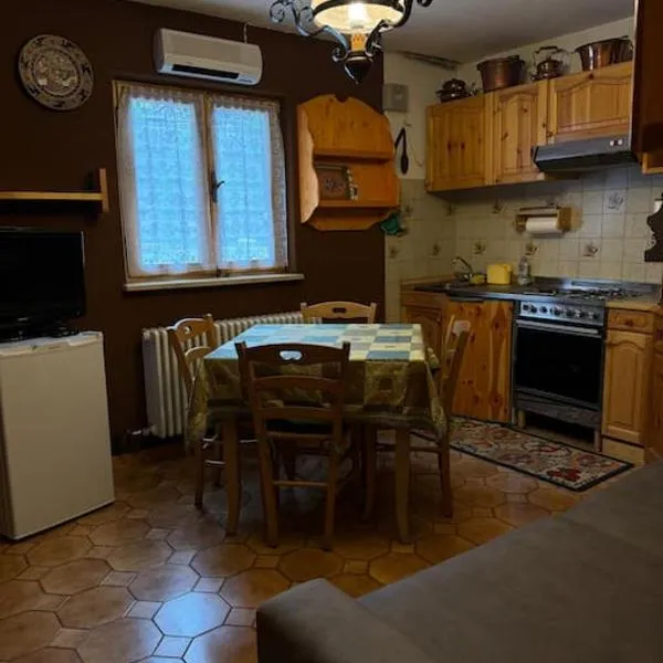 Rustico Monolocale ai piedi della montagna, hotel in Prali