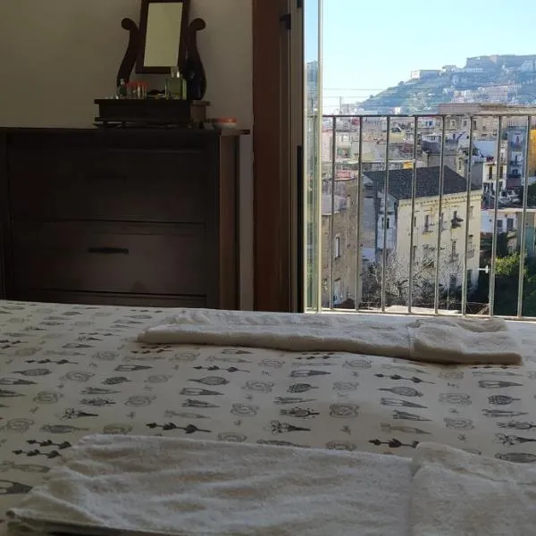Stanza luminosa e panoramica, hotel v Neapoli