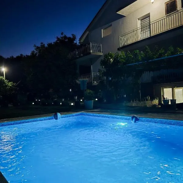 Domaćinstvo Trifunović，位于Pretrešnja的酒店