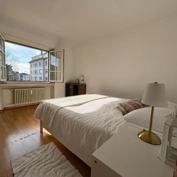 Private room in a shared family home, hotel in Luxembourg