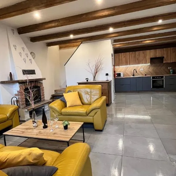 Jako doma, Hotel in Ivaň