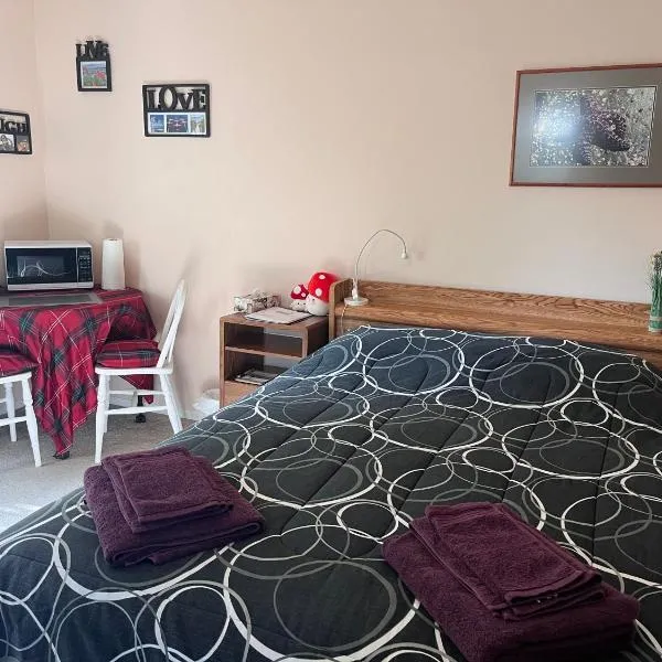 Serenity Bed and Breakfast: Comox şehrinde bir otel