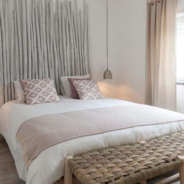 Mare Cheia (High Tide) Beach and Surf Apartments