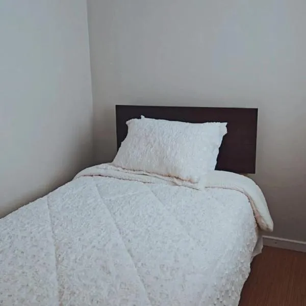 Habitación con baño privado y entrada independiente, ξενοδοχείο σε Λα Σερένα