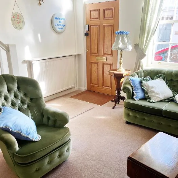 Traditional 2 Bedroom Cottage, hotel in Stratford-upon-Avon