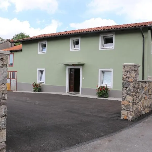 Apartmaji Lukovi, hôtel à Obrov