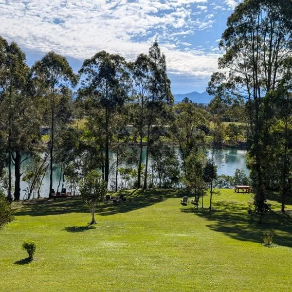 The Glade, peace among the trees on the river โรงแรมในอูรุงกา