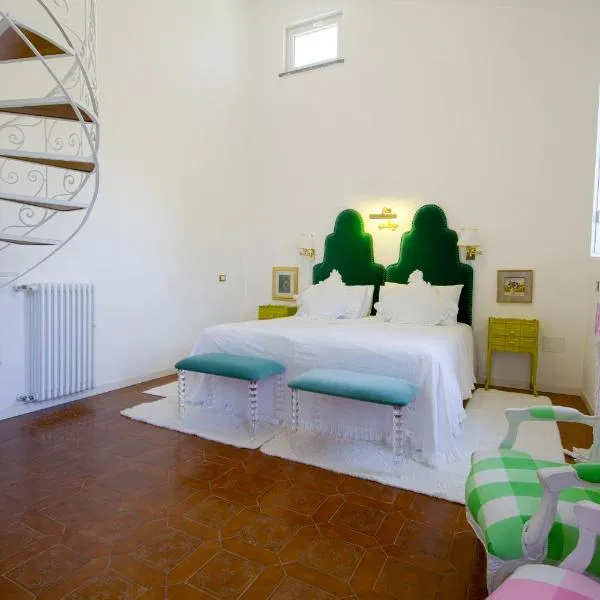 VILLA TOJI luxury private, hotel in Bracciano