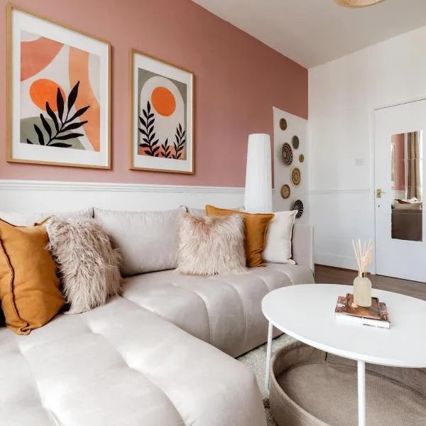 West Kensigton Superb Apartments!, hotel in London