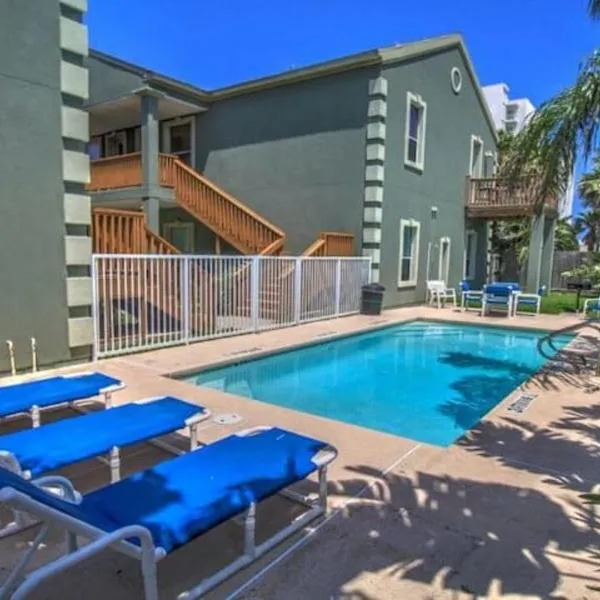 2 Bed 2 Bath 2nd Fl Condo by Beach with Pool, hotel in South Padre Island