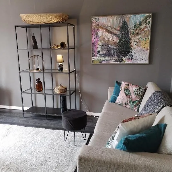 Iso huoneisto koskien ja palveluiden äärellä, hôtel à Varkaus