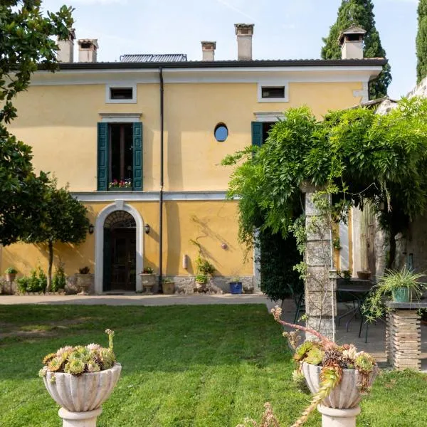 Corte Pozzol, ξενοδοχείο σε Rivoli Veronese