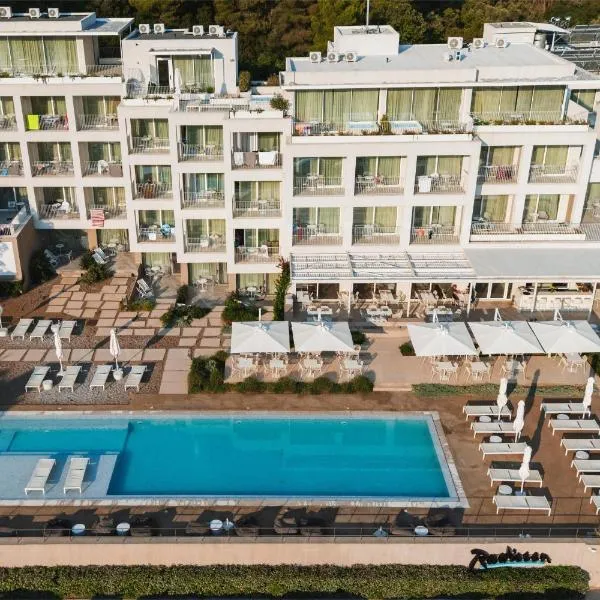 Radisson Resort Plaza Skiathos, hotel v destinaci Kanapitsa