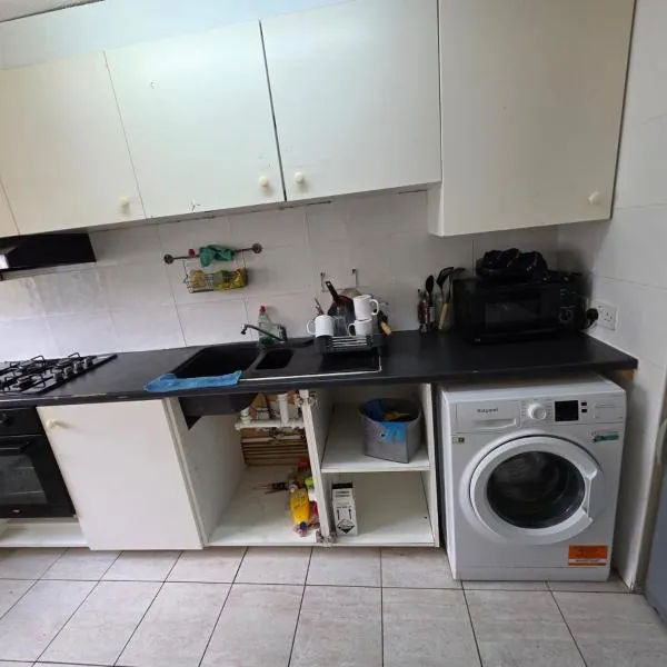 SE23 Rooms & Beds, hotel in London