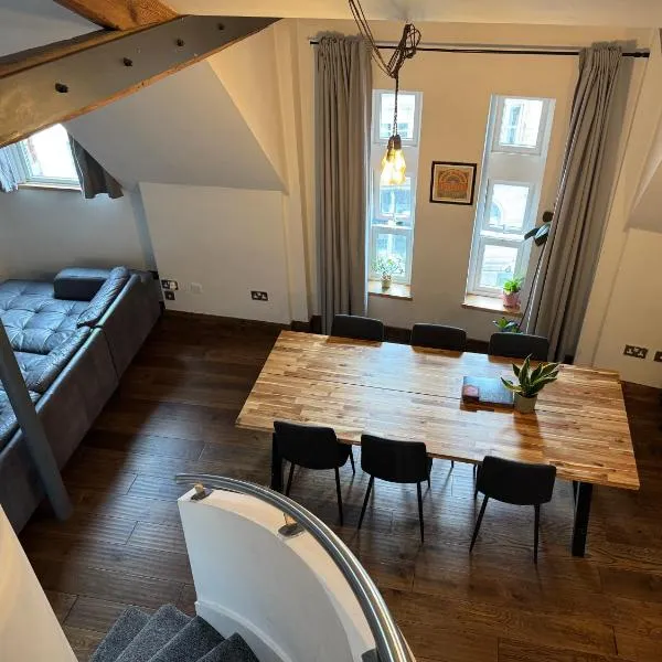 Spacious New-York Style Trendy Penthouse Apartment in Leeds City Centre, hotel in Leeds