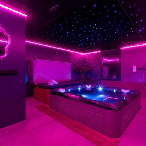 Espace évasions Loft love LOVE ROOM, hotel in Toulouse