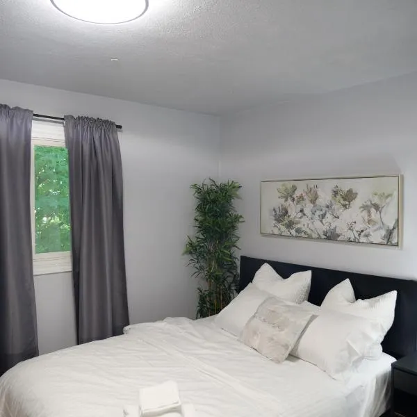 Entire Unique Apartment, hotel in Kingston