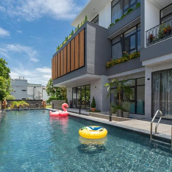 Sora Villa, 4BDR, Large Pool & Elevator Access, hotel in Danang