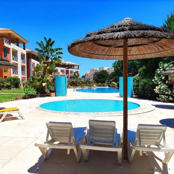 Fabulous Sunny Pool&Garden Condo by BeCherish, hotel in Albufeira