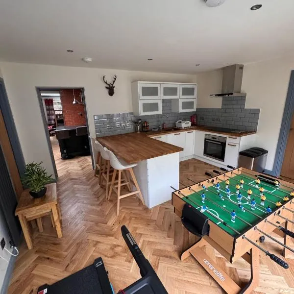 Luxurious Cottage on the River of Portree with Hot Tub!, hôtel à Portree