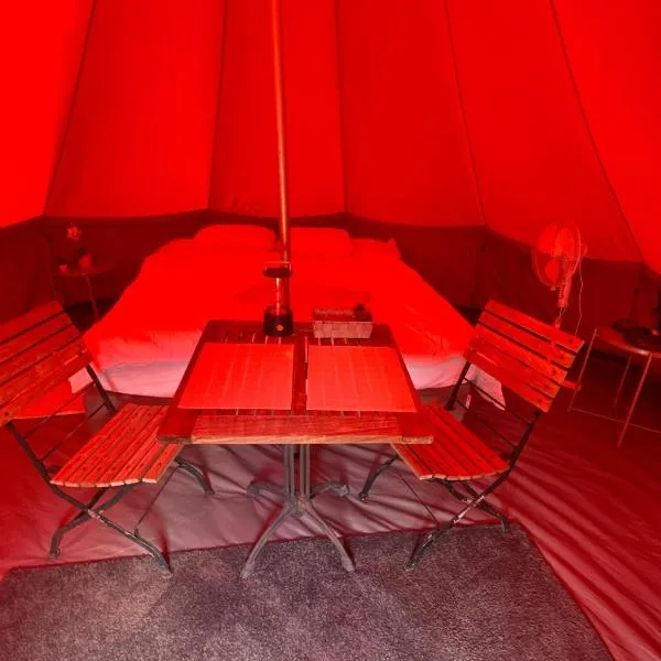 Glamping Dok52, hotell Bugges