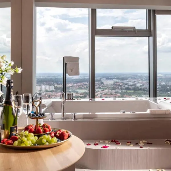 Apartamenty Sky Tower, hotel in Wrocław