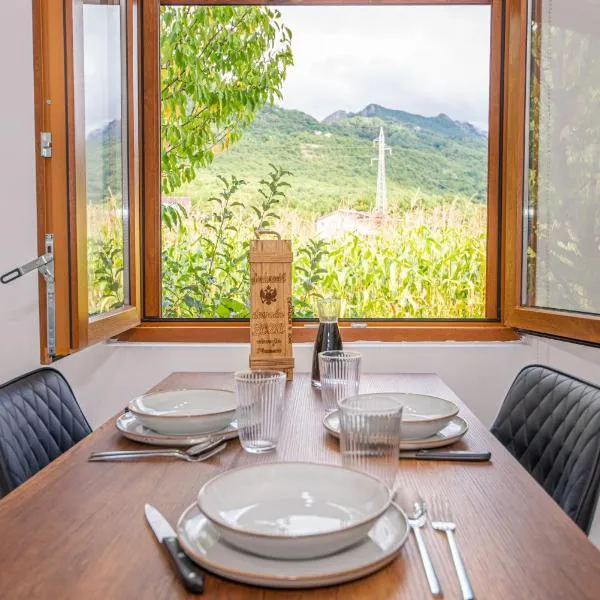 Wood House, hotell i Virpazar