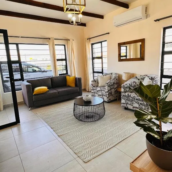 The Exec Home Self Catering Villa, ξενοδοχείο σε Γκαμπορόνε