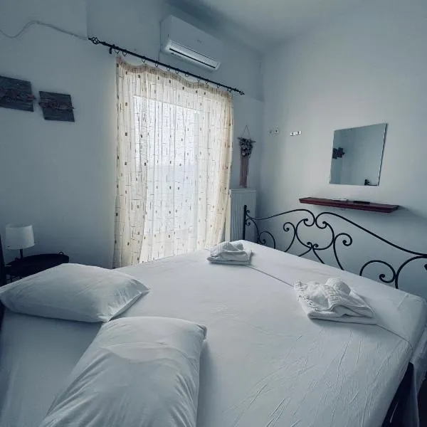 Portolos Apartments - Sarakiniko, hotel in Vathi, Ithaka