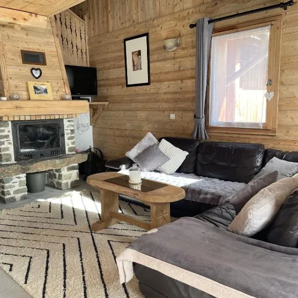 Chalet Soleil, magnifique triplex sur les pistes, hotel in La Rosière