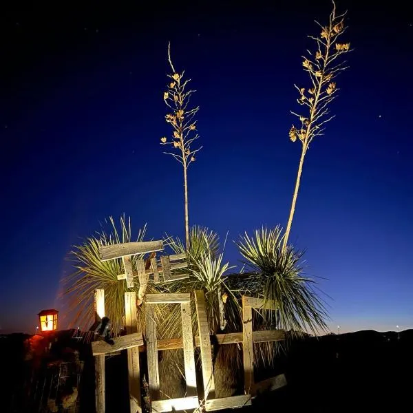 Hole in the Wall Getaway - USA Mexico Border Bed and Breakfast, hotell sihtkohas Columbus