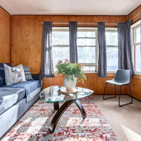 Huckleberry Lodge Mountain Getaway Near Banff, hotel v destinaci Canmore