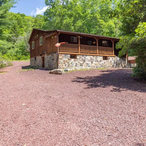 Cozy Log Cabin in Jim Thorpe, hotel en Jim Thorpe