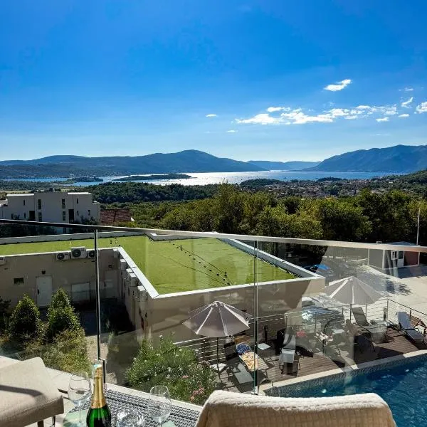 SeaView Suite with Pool near Tivat Airport by Solea Vacation Homes, hotel in Tivat