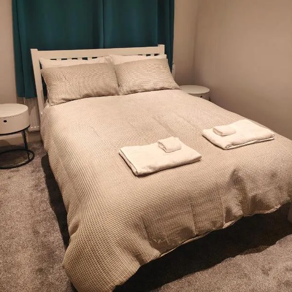 Stunning maisonette available, hotel in Watford