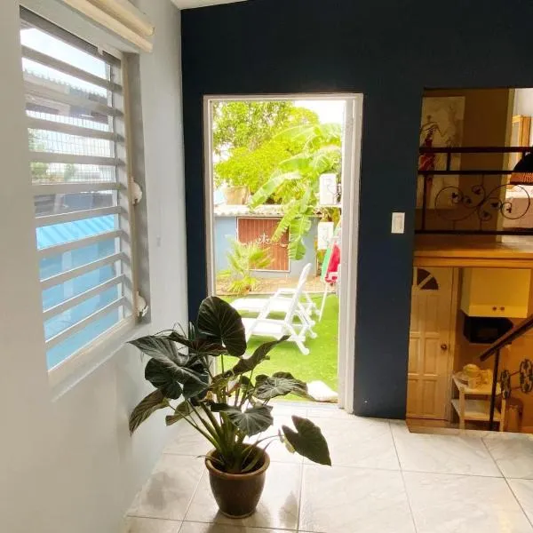 Colorful & Charming close to Curacao's Beaches, hotel en Willemstad