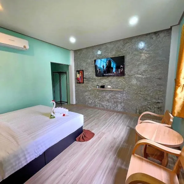 ฮีลใจ การ์เด้น รีสอร์ท, ξενοδοχείο σε Prakhon Chai