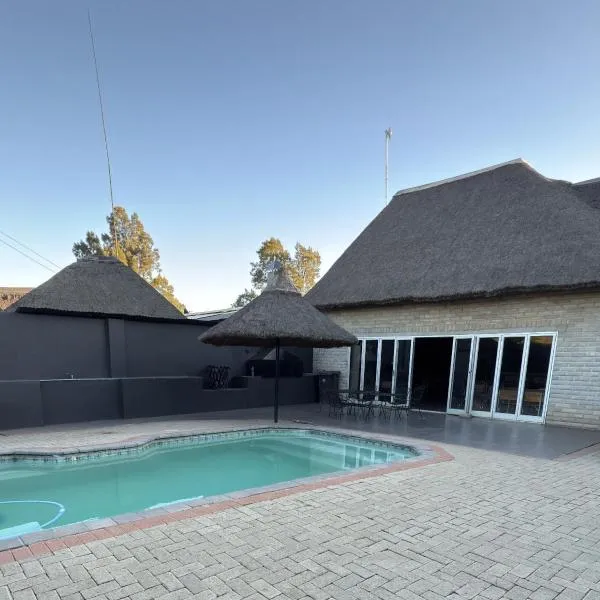 WhyNot Restaurant & Guest Lodge, ξενοδοχείο σε Bloemhof