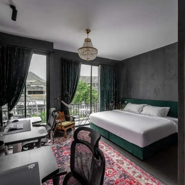 Boss Level Gaming Hotel, hotel v destinaci Rawai pláž