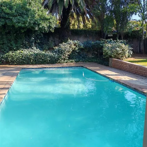 BEE-autiful Stay SC Garden Cottage，位于布隆方丹的酒店