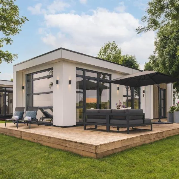 Luxurious holiday home nearby the Lower Rhine, Hotel in Maurik