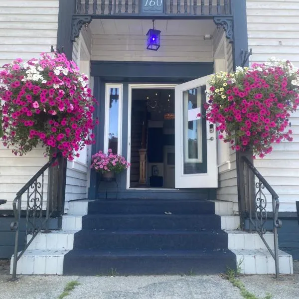 The Loyalist Inn & Suites, hotel in Shelburne