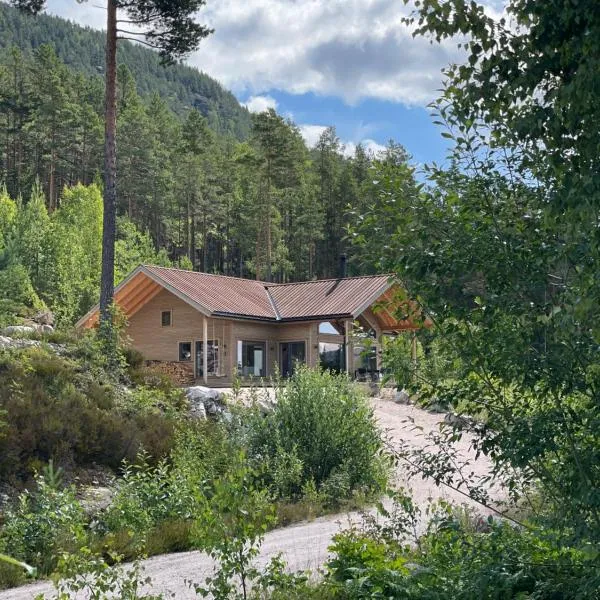 Furuheim Lodge, 4 seizoenen vakantiehuis met fantastisch uitzicht, hotel em Vradal