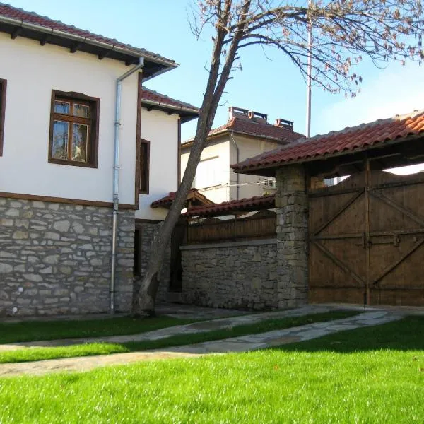 Private 4BR-2BA guest House Dryanovo with Pool and FREE Parking, hotel v destinaci Drjanovo