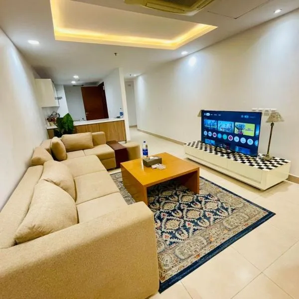 Homies Apartments in DHA phase 4 Gold crest Mall, hotel in Lahore