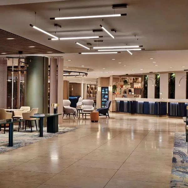 Crowne Plaza Bratislava by IHG, отель в Братиславе