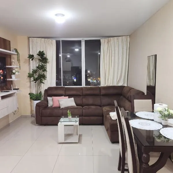 Vive y descansa con seguridad a 3min del mall San Miguel, hotel en Lima
