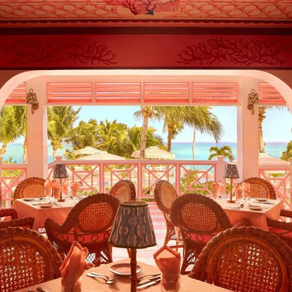 Private Pool Villa at Coral Sands – Steps to Pink Sand Beach & Resort Amenities, hotel sa Harbour Island